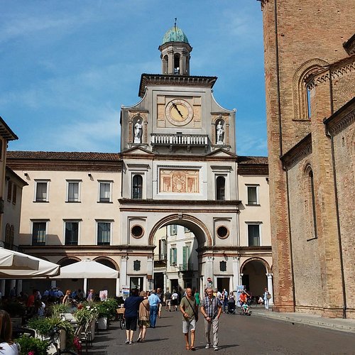 File:Crema - chiesa di Santa Maria di Porta Ripalta - portale.jpg