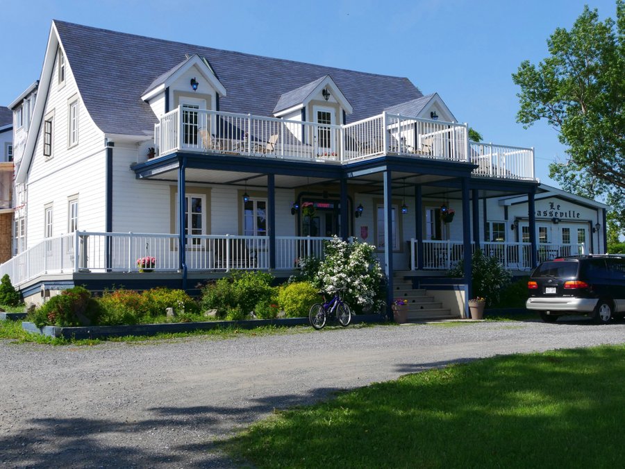 LA SEIGNEURIE DES MONTS Hotel (Sainte Anne des Monts, Canada - Québec