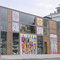Fachada principal de Regal Cerámica