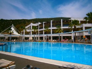 Piscina y playa