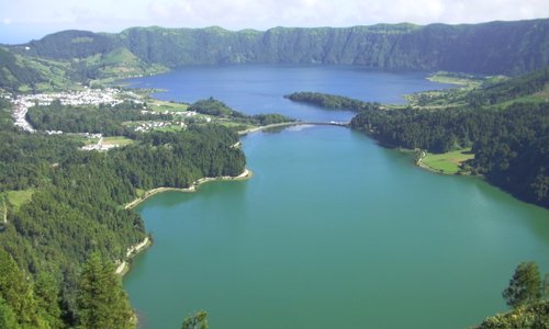 Aqui aonde é as lagoas verde e azul