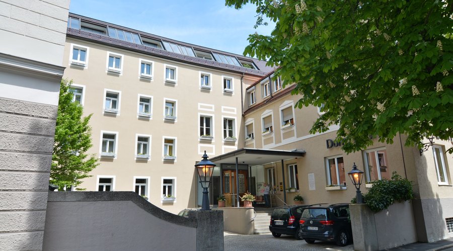 Dom Hotel Aussenansicht