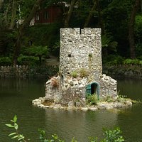 Island duck house at the Valley of Lakes in Sintra