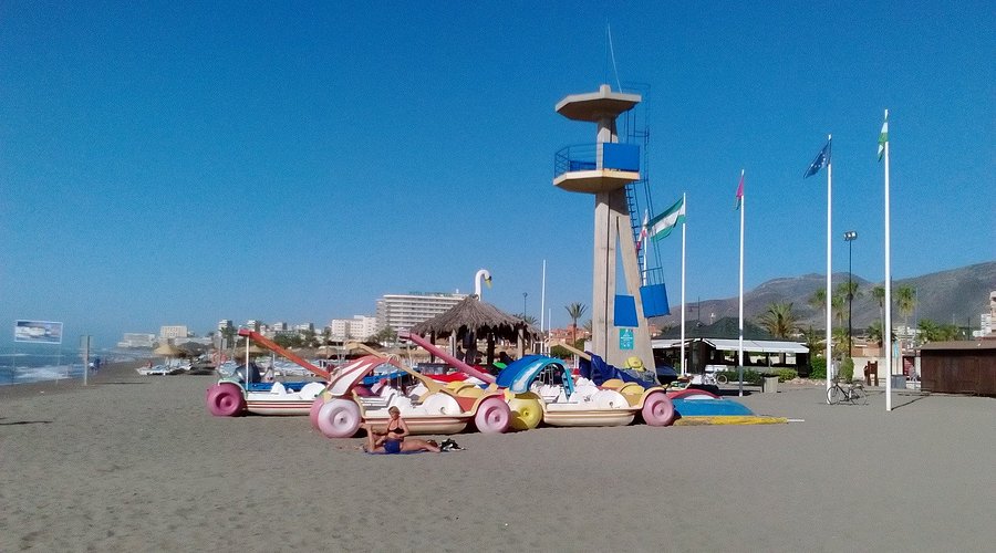 Playa de los Álamos, ideal para el ocio juvenil.