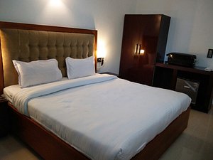 Hotel Padmini Palace in Dehradun, image may contain: Bed, Furniture, Handbag, Bedroom
