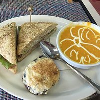 Excellent meal and great service! Charming Cafe - be sure to visit when you're in the area!