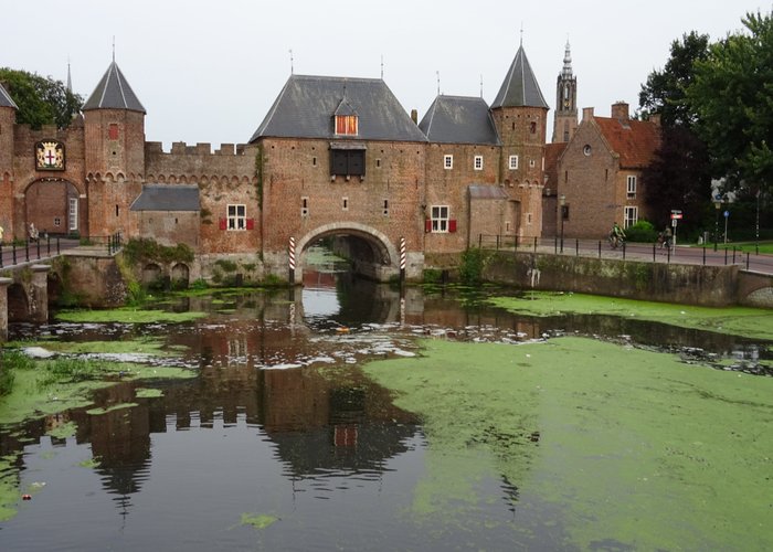 koppelpoort gebouwd tussen 1380-1425 Amersfoort 