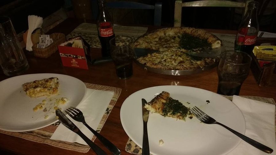 Hora da saborosa pizza de 6 queijos + Milho+Zimbabwe
