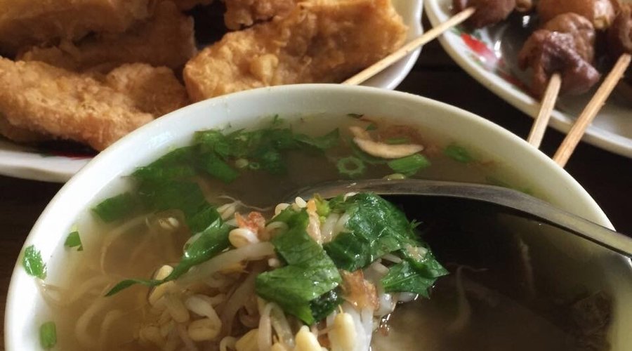 Tasty, very crowded, cheap.. Over all are worth to try..!
