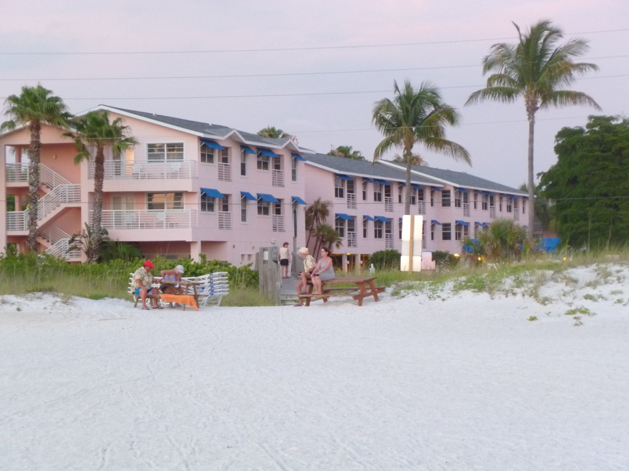 Explore Smuggler's Cove Beach Resort: A Hidden Gem on Anna Maria Island