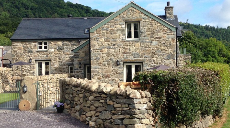 HOLIDAY COTTAGE