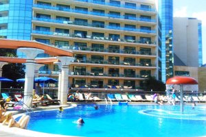 Pool & Beach