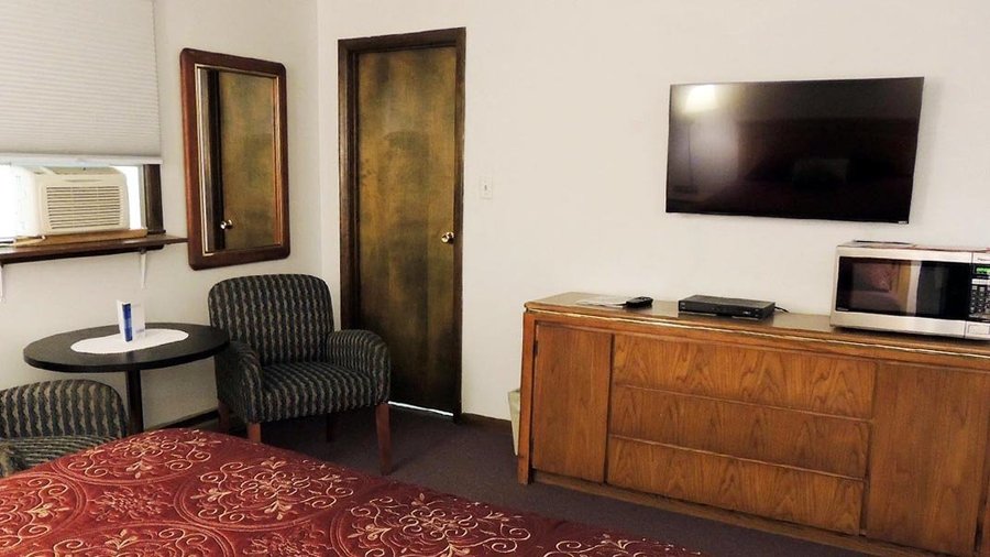 Flat screen TVs, great wifi and cell service.