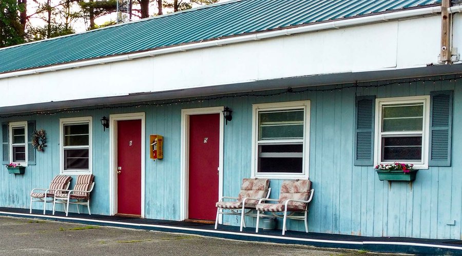 Outside entry, convenient location.