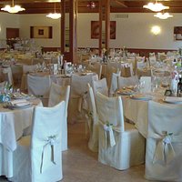Sala Sposi con tavoli rotondi