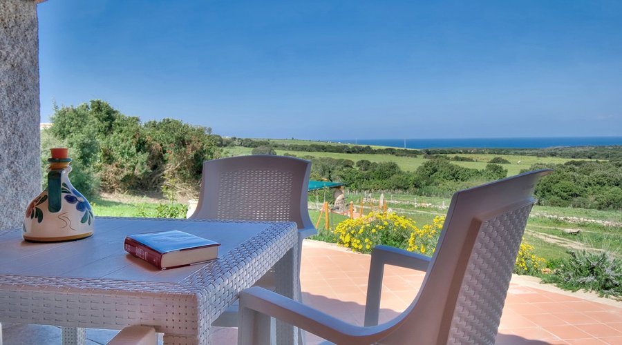 vista mare da una veranda