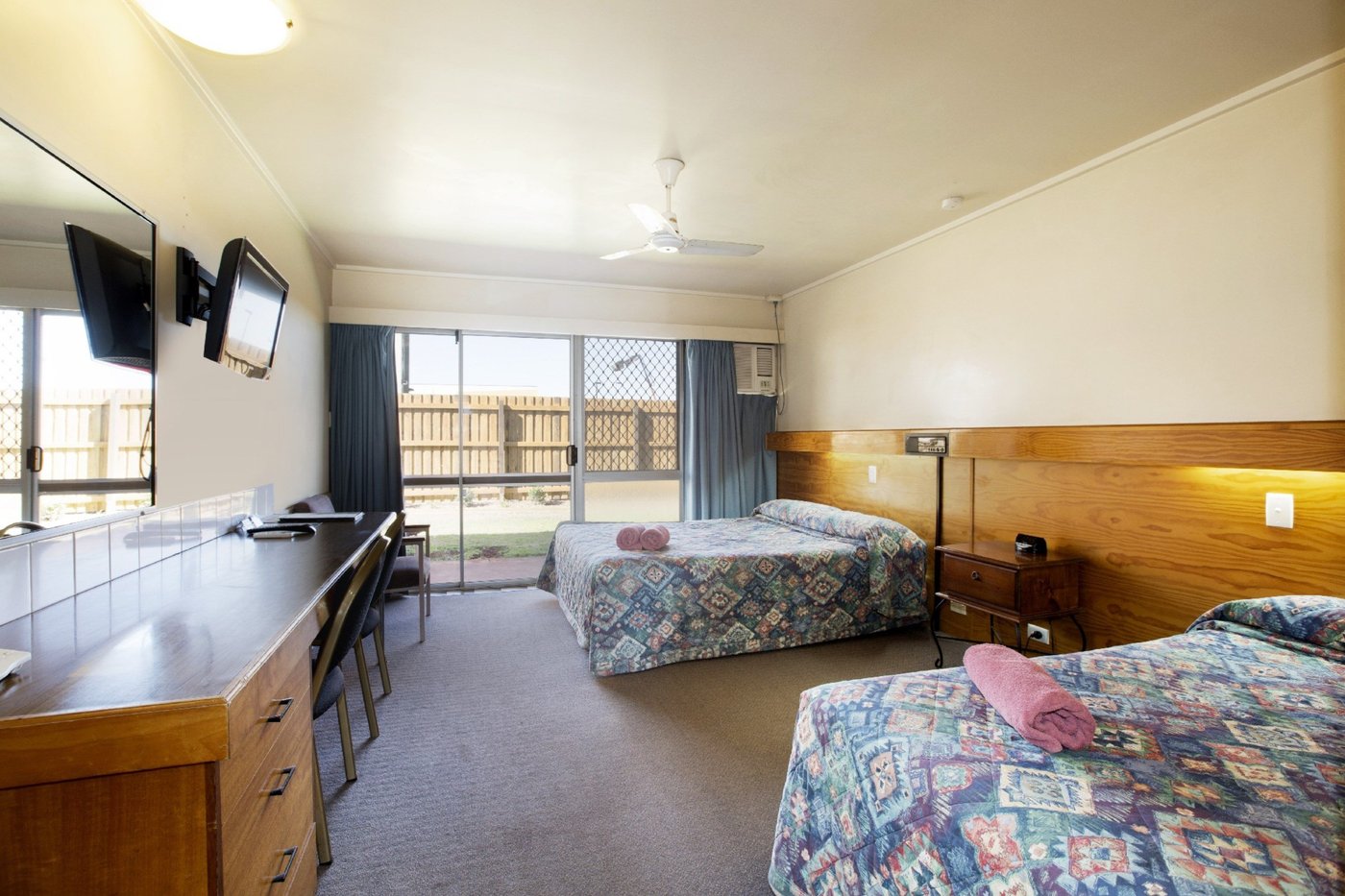 WILSONTON HOTEL (Toowoomba) - Hotel Reviews, Photos, Rate Comparison ...