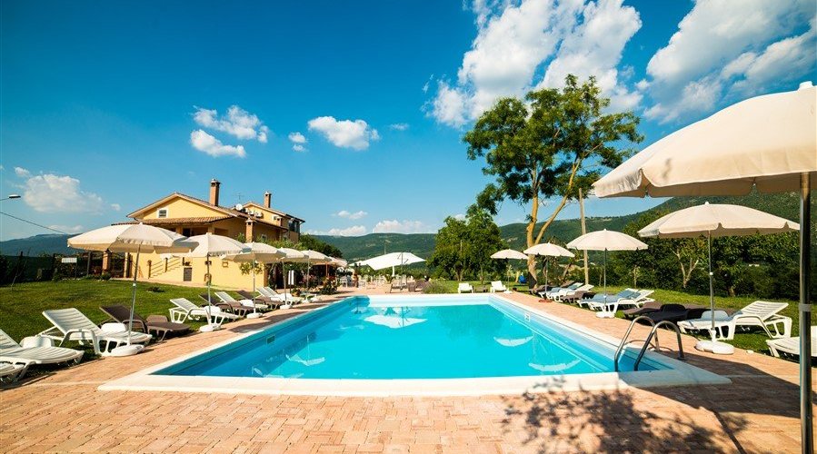 Piscina e Casale