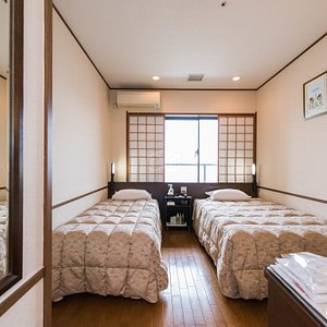 The Standard Twin Room at the Yokohama Minatomirai Manyo Club