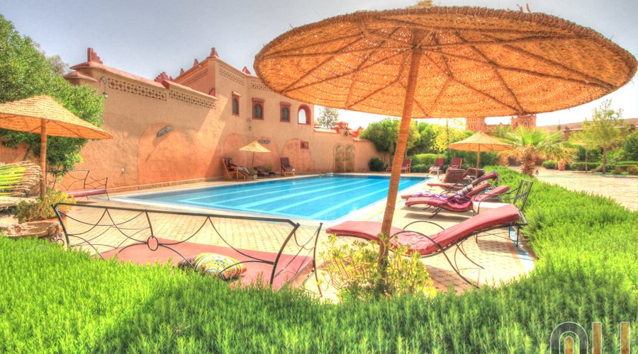 piscine et parasol