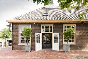 Boutique Hotel d'Oude Morsch in Leiden, image may contain: Door, Villa, Housing, Potted Plant