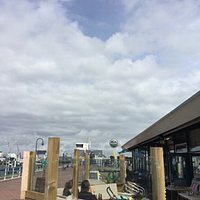 Schiffe
Hier gehen die Fähren los. Um die Ecke, in einem anderen Hafenbecken geht zu den Robbenb