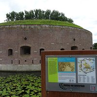 Torenfort met informatie over Stelling van Amsterdam