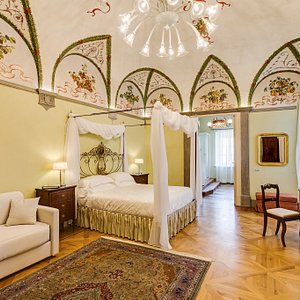Relais degli Angeli in Siena, image may contain: Furniture, Indoors, Bedroom, Home Decor