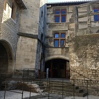 Une vue de la cour intérieure de l'Hôtel de Sade