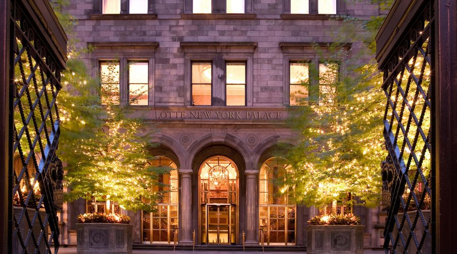 Lotte New York Palace entrance