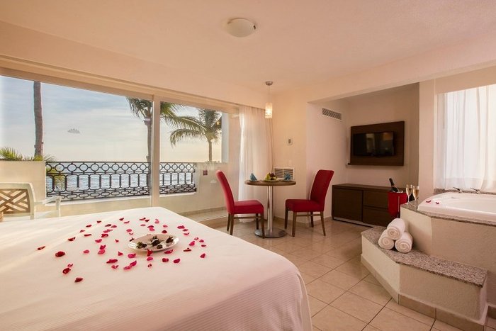 Crown Paradise Club Puerto Vallarta Rooms: Pictures & Reviews - Tripadvisor