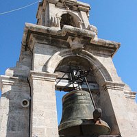 la campana in cima al campanile