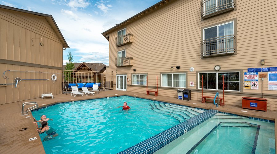 The Pool at the Best Western Rocky Mountain Lodge