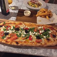 Goats Cheese and sundried tomato prima pizza
Pancetta carbonara
Amazing chips!!!