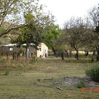Vieja casona en los alrededores del hotel