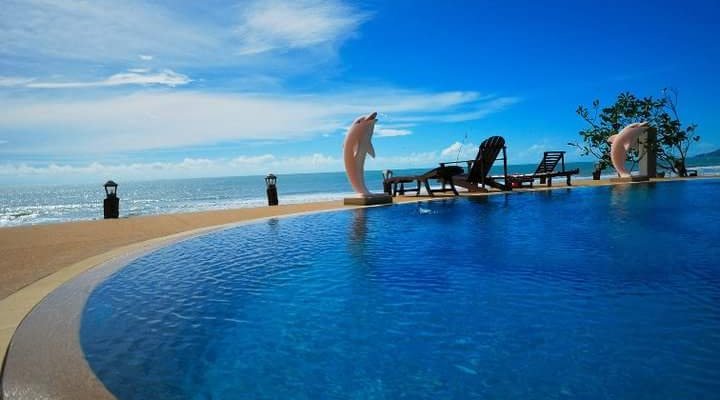 Beachfront Swimming pool
