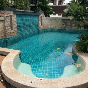 Very small pool!
