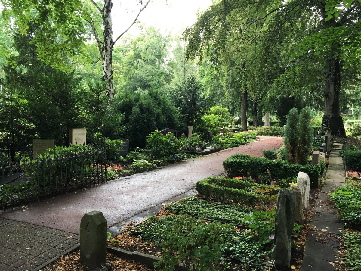 Marlene Dietrich Burial Site, Берлин - Tripadvisor