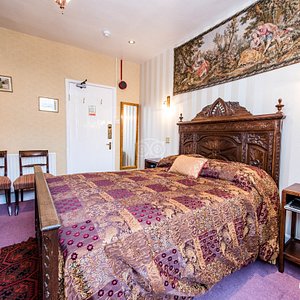 The Second Double Room with Shower (Checkered Comforter) at the Crown and Trumpet Inn
