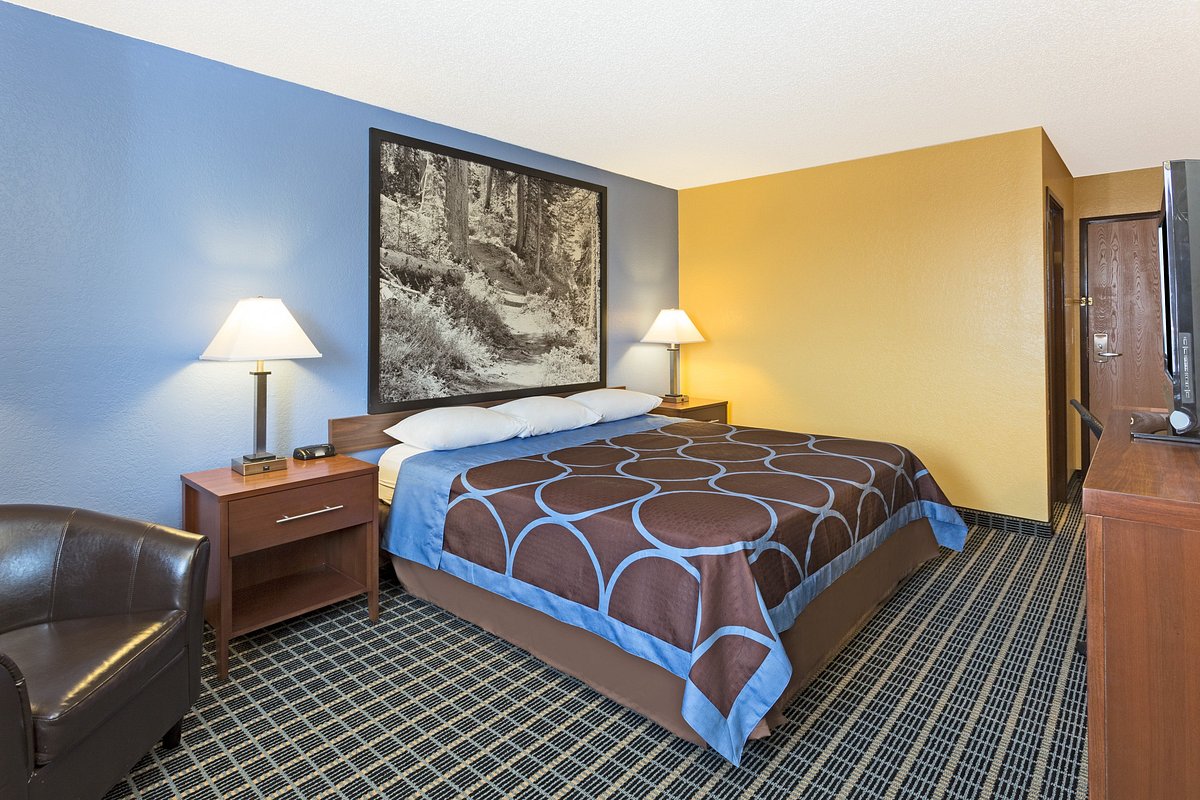 Super 8 by Wyndham Janesville Rooms Pictures & Reviews Tripadvisor