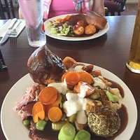 Really nice atmosphere and meal that is reasonably priced. Sunday car very opening from 12. Have