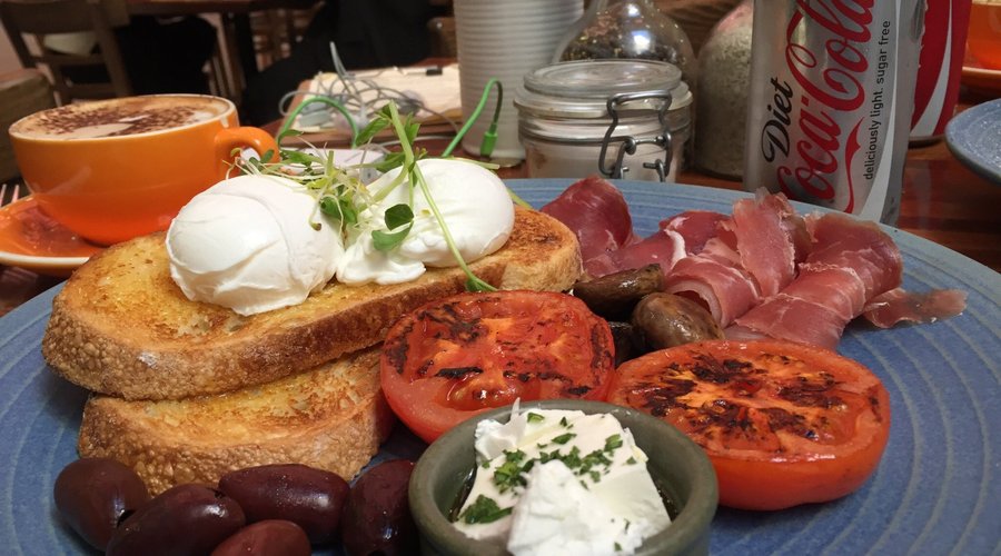 Great cafe! Food was as delicious as it was beautiful. All this and service with a smile. Enjoy!