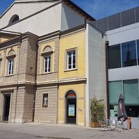 Ingresso lato teatro