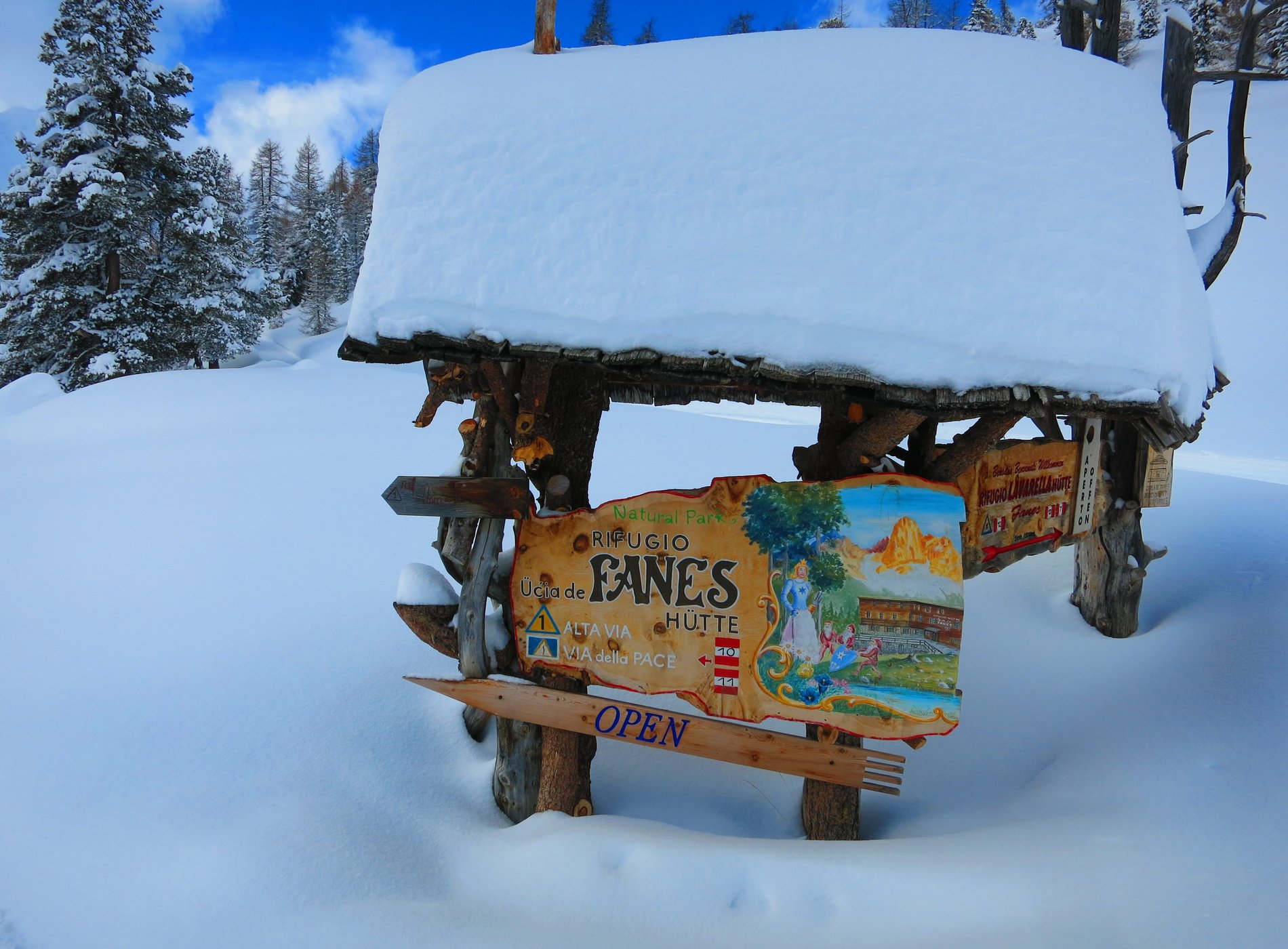 Ücia Fanes-Hütte by null