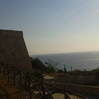 Passeggiata intorno alle Mura Messapiche - vista sul mare, h 8,00 AM