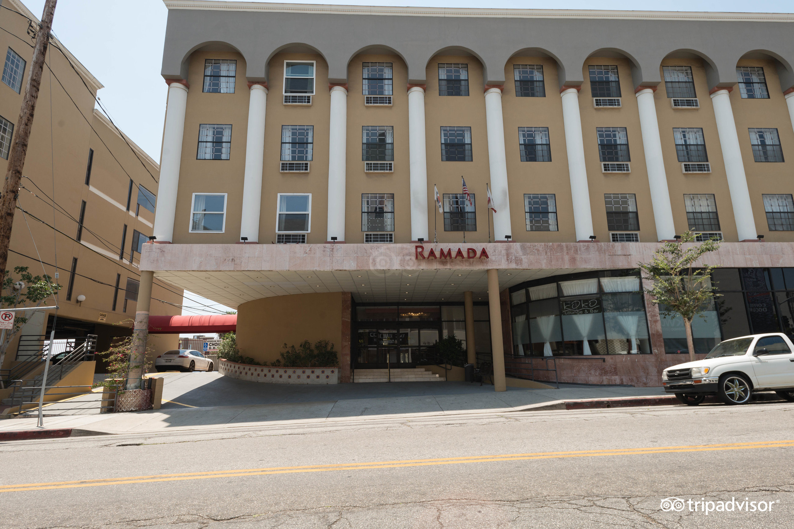 RAMADA BY WYNDHAM LOS ANGELES WILSHIRE CENTER 156 1 7 7