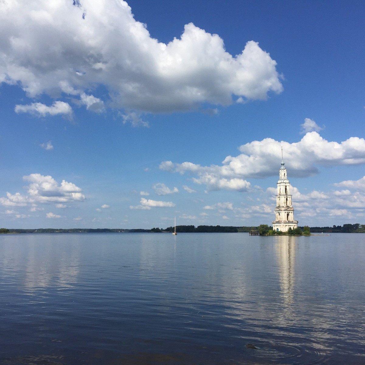 Колокольня Никольского собора в Калязине