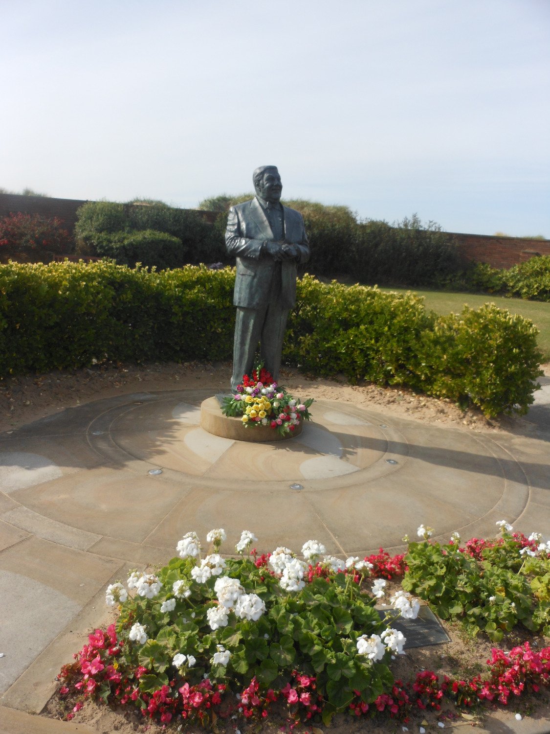 Man statue in suit with flowers shops