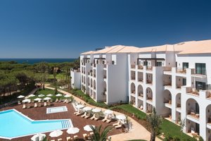 Pool & Beach