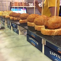 Variedad de montaditos! con croquetas de carn d'olla!!!
